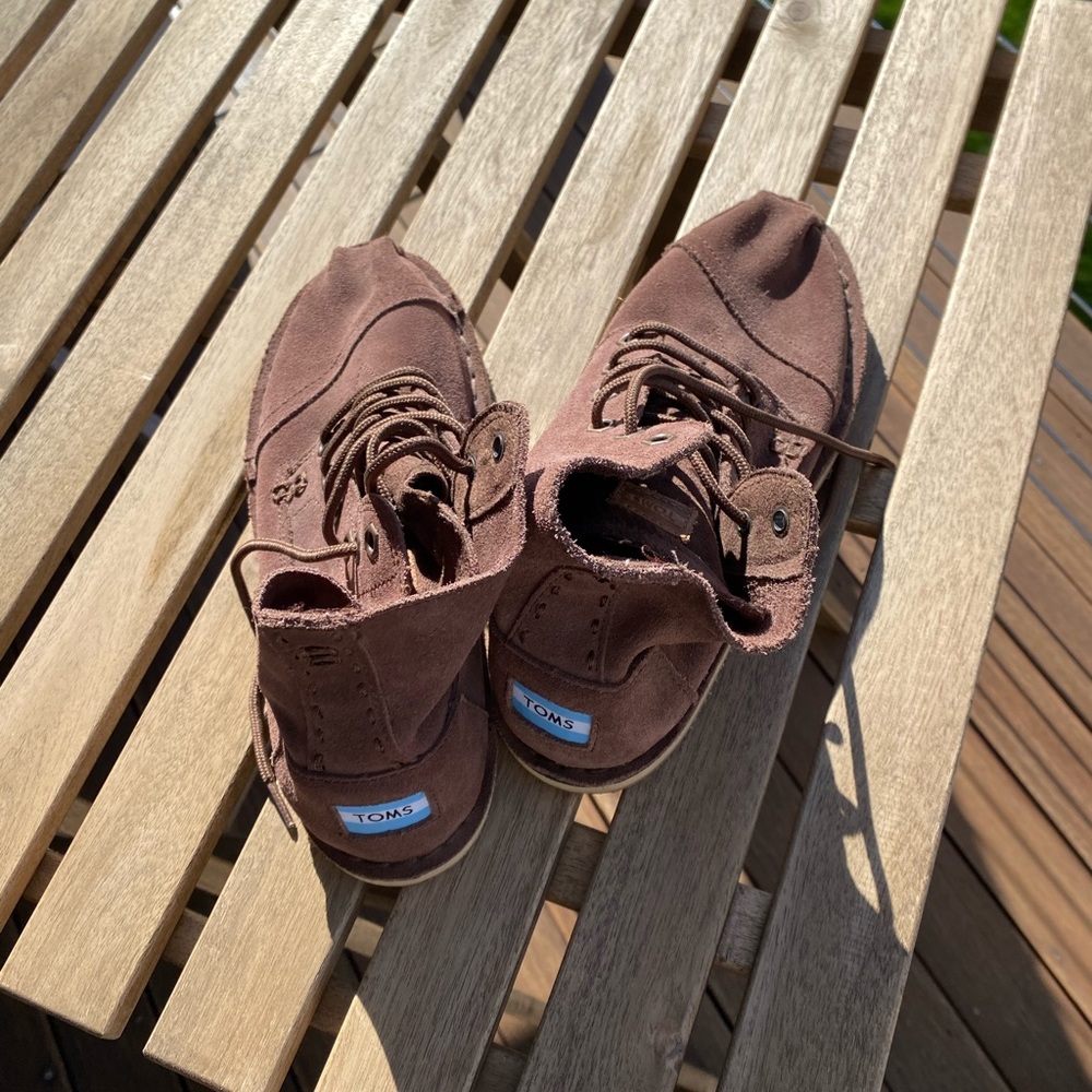 Toms Shoes